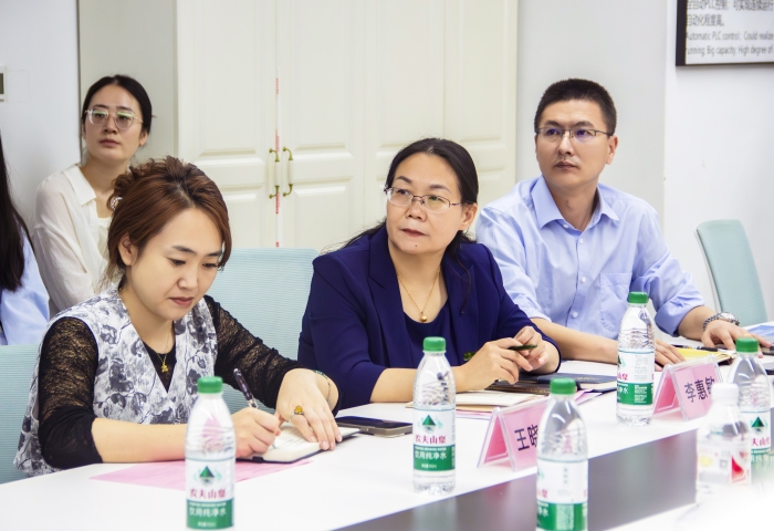 東盈控股與河南理工大學探討交流.jpg
